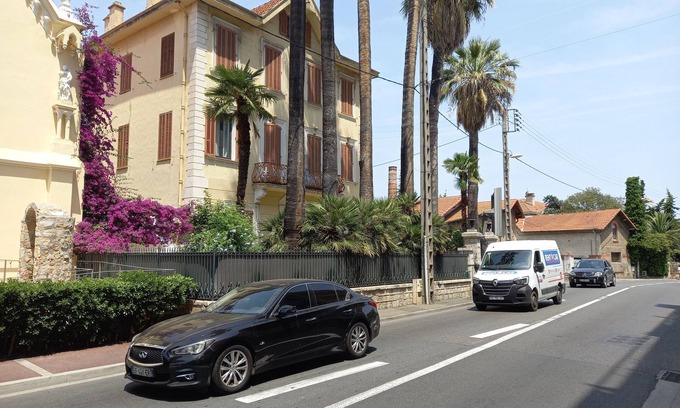 Golfe Juan House | 2-room apartment, fitted kitchen, private parking, shops, beaches.