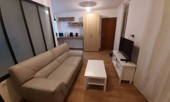 Rambouillet Apartment | 2-room apartment, near RER, bus and castle
