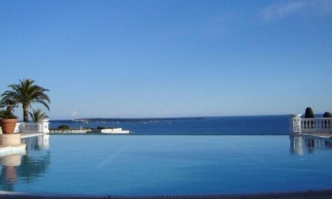 La Croix des Gardes Apartment | 2-room apartment with terrace 800 meters from the beaches