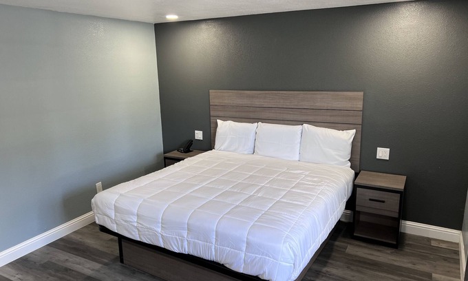 Seabright Hotel | 2 Room Suite - Indoor Pool and Spa - Walk to the Boardwalk