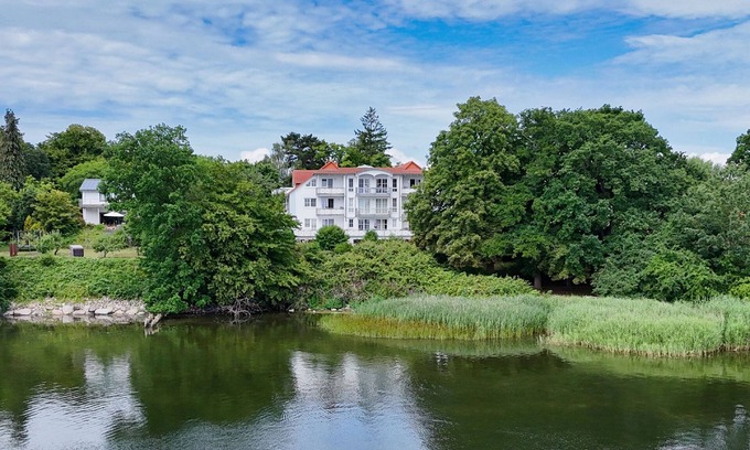 Lauterbach Apartment | 2-room vacation apartment with sea view from the balcony - Villa Vilmblick FeWo 15