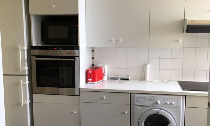 Colombier - Champ de Mars Apartment | 2 rooms available in beautiful apartment in co-location from 01/04/17