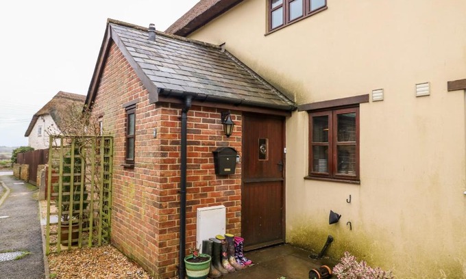 Haselbury Plucknett House | 2 Rose Cottages