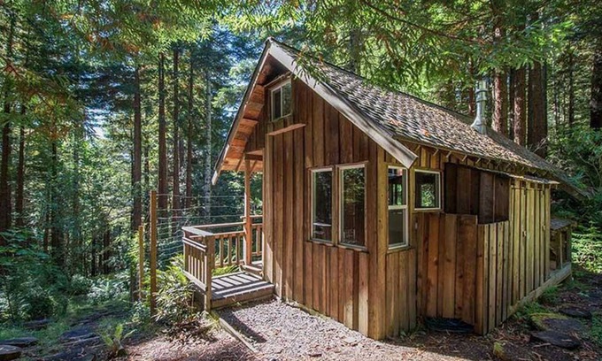 Fieldbrook Cabin | 2 Rustic Cabins+Treehouse On Creek in Redwoods