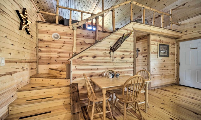 Sabinal Cottage | 2 Rustic Cabins w/Porches on Remote Ranch!
