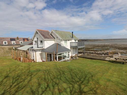 Horton House | 2 Salt Cottage