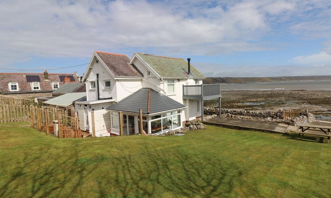 Horton Cottage | 2 SALT COTTAGE, pet friendly, character holiday cottage in Port Eynon