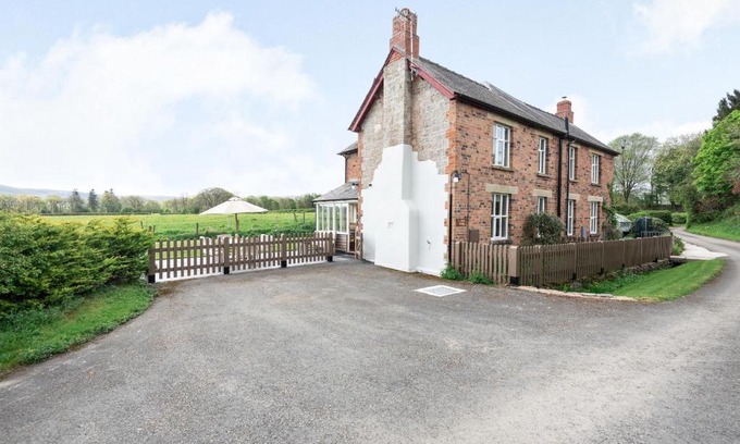 Abercraf House | 2 Siluria Cottage