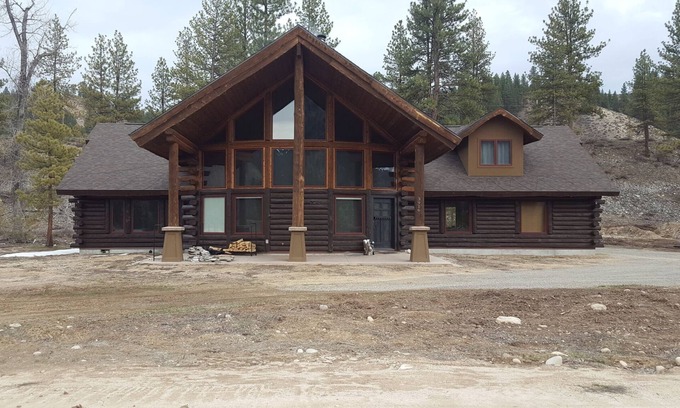 Mountain Home Cabin | 2 Sisters Getaway, Cozy Cabin - Close to Riding Trails, Lakes, & Hot Springs