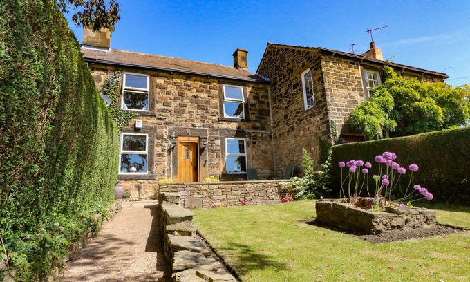 Dronfield Cottage | 2 SNAPE HILL, family friendly, with open fire in Dronfield