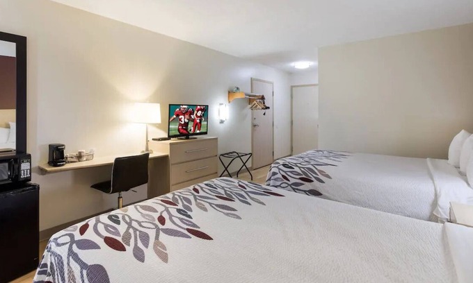 Pittsburg House | 2 Spaces w/ Free Coffee in Lobby w/ Parking! Close to Mountain Life Museum, KY!