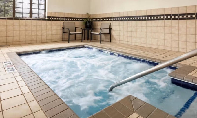 West Bloomington House | 2 Spacious Suites Near Mall of America, MSP Airport & Downtown Minneapolis