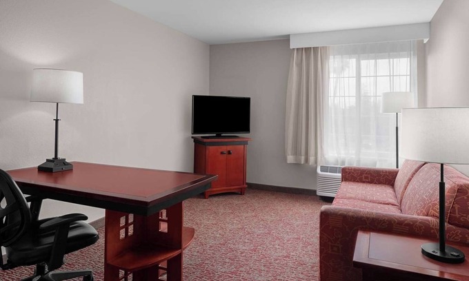 Snail Hotel | 2 Spacious Suites w/Kitchen Near Local Golf Courses – Ideal for Leisure Golfers