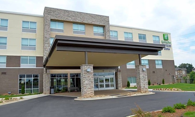 University Place Hotel | 2-Star Hotel ∙ Holiday Inn Express & Suites - Charlotte NE - University Area, an IHG Hotel