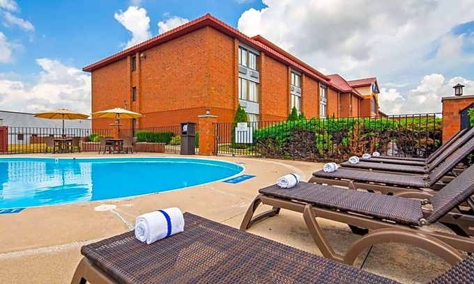 Saint Marys  Allen County Hotel | 2-Star Hotel ∙ Best Western Luxbury Inn Fort Wayne