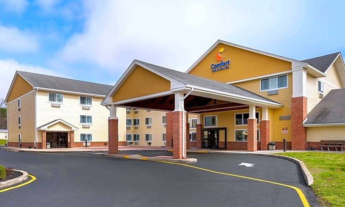 Milford Hotel | 2-Star Hotel ∙ Comfort Inn & Suites