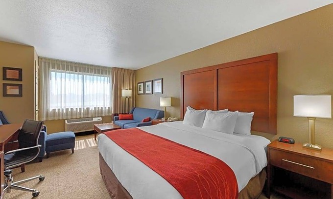Huron Hotel | 2-Star Hotel ∙ Comfort Inn River's Edge