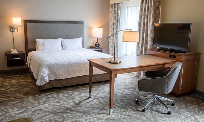 Lochmere Hotel | 2-Star Hotel ∙ Hampton Inn & Suites Tilton