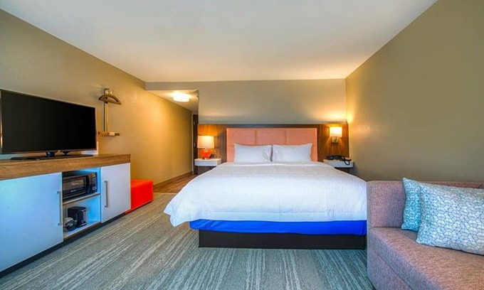 Wixom Hotel | 2-Star Hotel ∙ Hampton Inn & Suites Wixom/Novi/Detroit, Mi