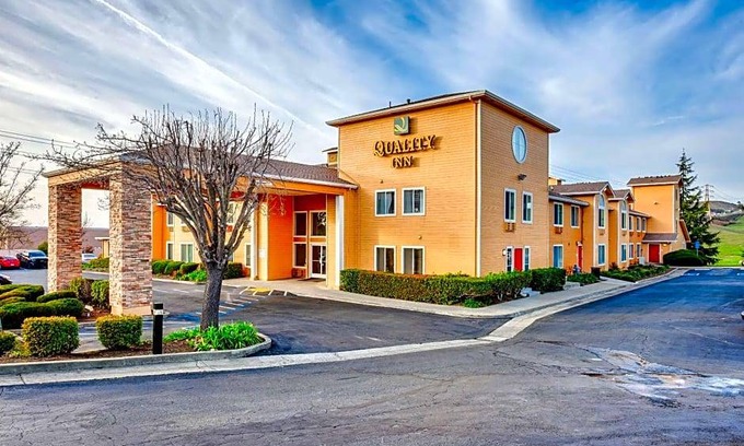 Vallejo Hotel | 2-Star Hotel ∙ Quality Inn near Six Flags Discovery Kingdom-Napa Valley