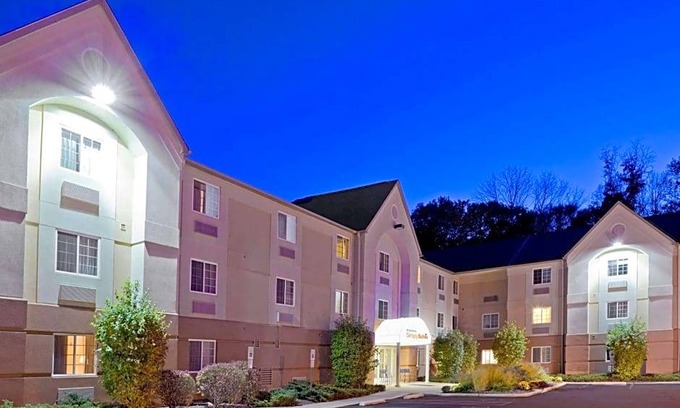 Morris Plains Hotel | 2-Star Hotel ∙ Sonesta Simply Suites Parsippany Morris Plains