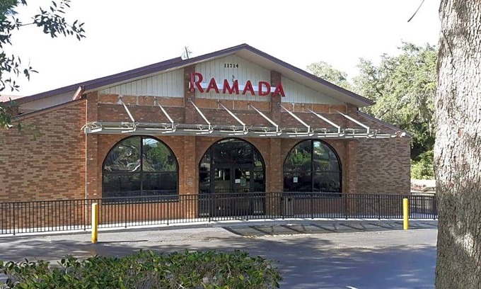 Temple Terrace Hotel | 2-Star Hotel ∙ Ramada by Wyndham Temple Terrace/Tampa North