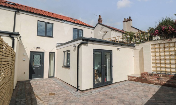 Langtoft Cottage | 2 STAVELEY COTTAGES, pet friendly, with a garden in Great Driffield