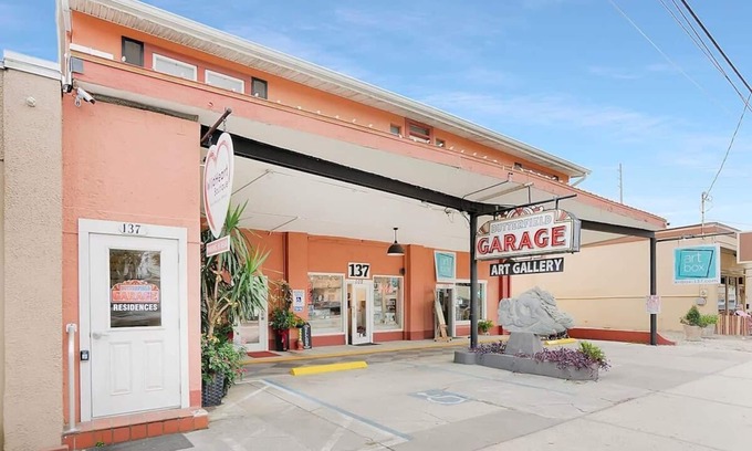 Downtown Historic District Apartment | 2 Steps to Ice Plant, Apt in Downtown St. Aug