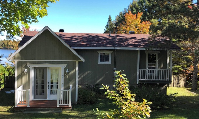 Saint-Calixte House | 2-storey house, furnished, waterfront, lake access. Dog and/or cat accepted.