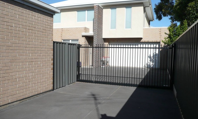 Plympton House | 2 Storey New Luxury Home great location 2 bathrooms 3 toilets sleeps 12