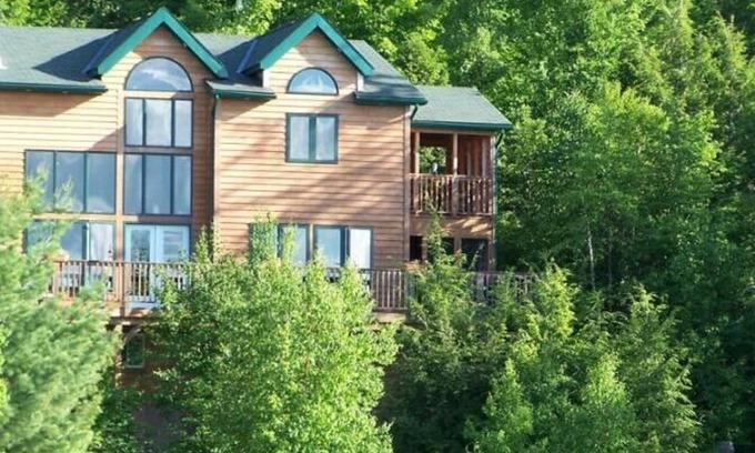 Dysart et al Cottage | 2 story 4 season Dream Cottage