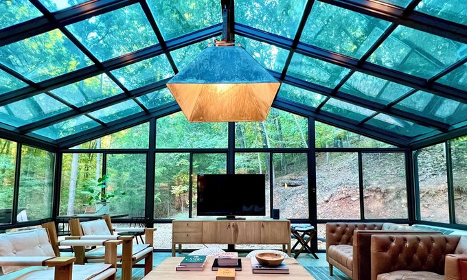 Eureka Springs Cabin | 2 Stylish Cabins, 1 Stunning Property, 6 Guests