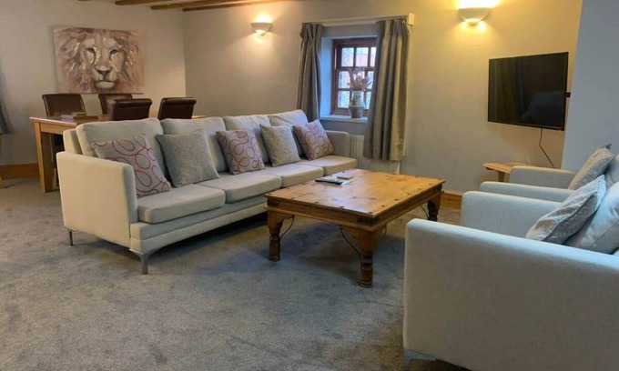 Bilbrough Apartment | 2, The Carriage House. Village Location. York 5m.