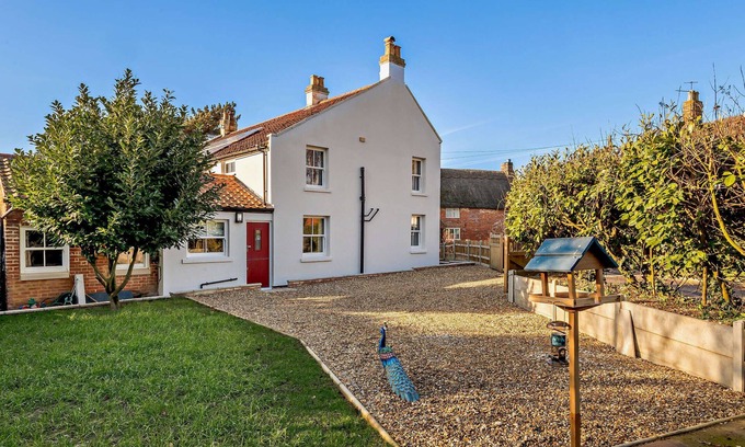 Irstead House | 2 Thurnside - Three Bedroom House, Sleeps 6