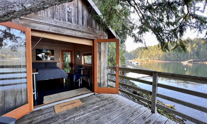 Sunshine Coast Other | 2 Tide on the Hillside