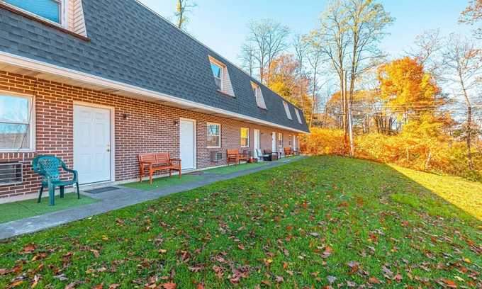 Saylorsburg House | 2 Townhomes near Hiking & Fun!*Dogs OK*Fireplace*