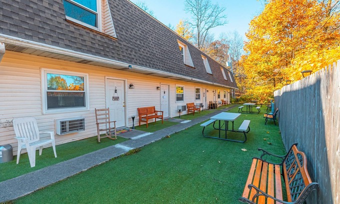 Saylorsburg House | 2 Townhomes near Hiking & Fun!*Fireplace*Patio*