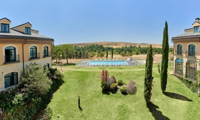Cebreros Hotel | 2 Units - Peaceful Setting, Garden Walks & Relaxed Country Living