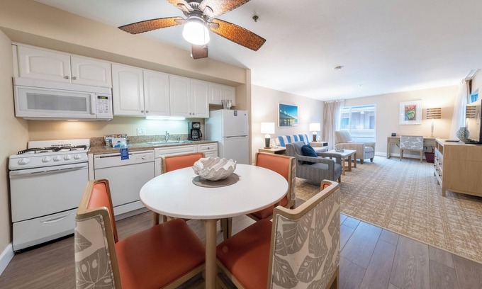 Townsite Hotel | 2 Units w/Kitchen | Steps to Oceanside Pier