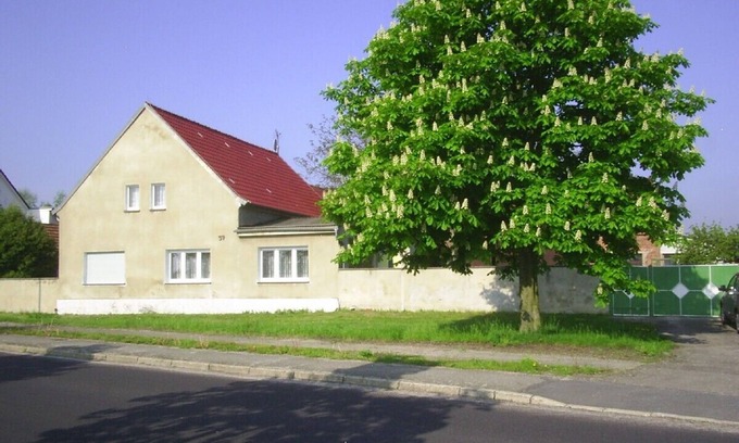 Falkenberg Condo | 2 vacation apartments for 5 to 8 people in a city location, near Kiebitz Lake