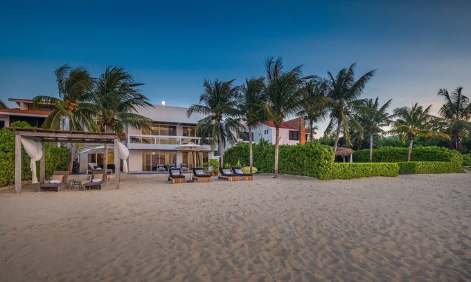 Colonia Centro Villa | 2 villas 9-Bedrooms Beachfront Haven – Luxury by the Sea