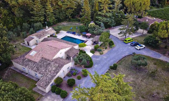 Sainte-Anastasie Villa | 2 villas privées 17 personnes maximum piscine privée et chauffée sans vis à vis