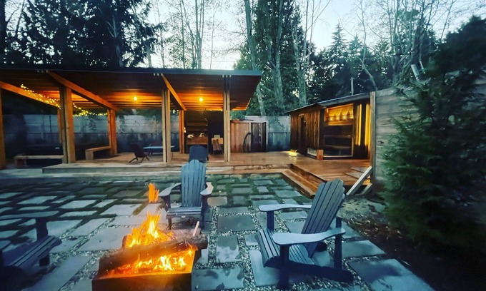 Wilson Creek House | 2 Waters retreat, cabin and wet-weather spa (close to beach).