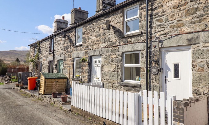Penmachno Cottage | 2 WHITE STREET, pet friendly, character holiday cottage in Penmachno