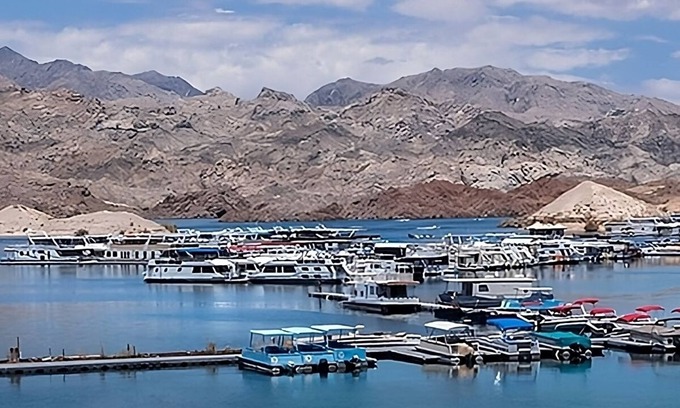 Laughlin Hotel | 2 x Santa Fe Queen Non Smoking Unit at Edgewater Casino Resort