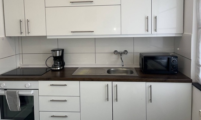 Innenstadt Apartment | 2 Zimmer Wohnung HU Innenstadt mit Balkon
