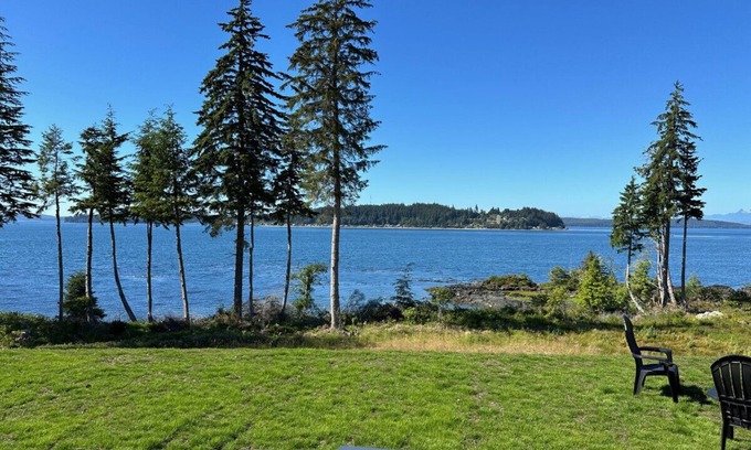 Regional District of Mount Waddington Cottage | 20 - Chinook Cottage By The Sea at Alder Bay