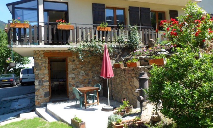 Salins-les-Thermes Apartment | 20 m2 studio ideal for a spa treatment in Brides or skiing in the 3 valleys