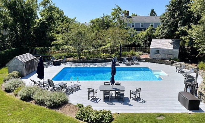 West of Town House | 20 Meadow View Drive, Nantucket Massachusetts nTucked Away