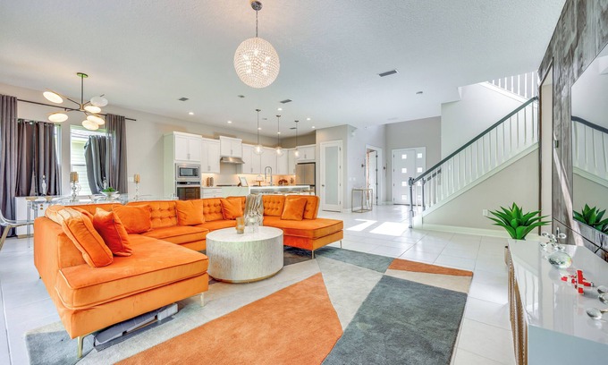 Southside House | < 20 Mi to JAX Beach + Game Days: Upscale Retreat